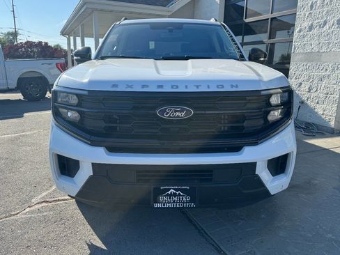 Used 2025 Ford Expedition Active AWD/4WD image 7