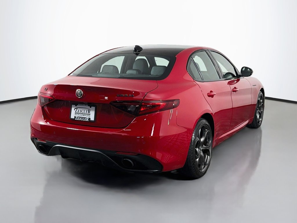 Used 2023 Alfa Romeo Giulia Estrema AWD/4WD image 7
