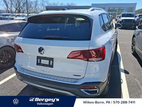 Certified 2023 Volkswagen Taos SE w/ Black Wheel Package AWD/4WD image 6