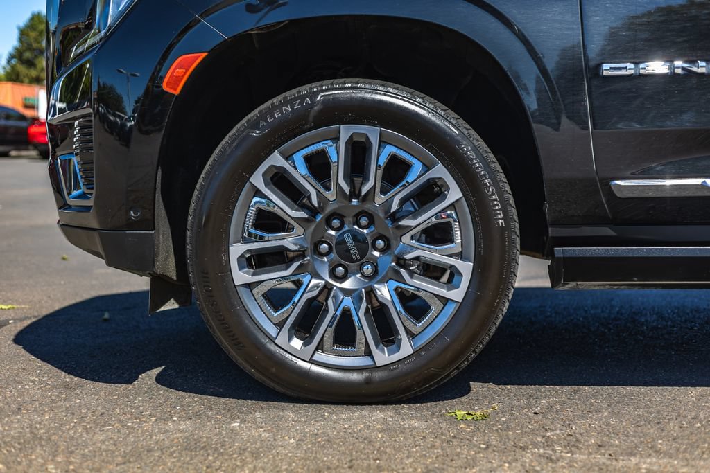 Used 2024 GMC Yukon XL Denali Ultimate AWD/4WD image 11