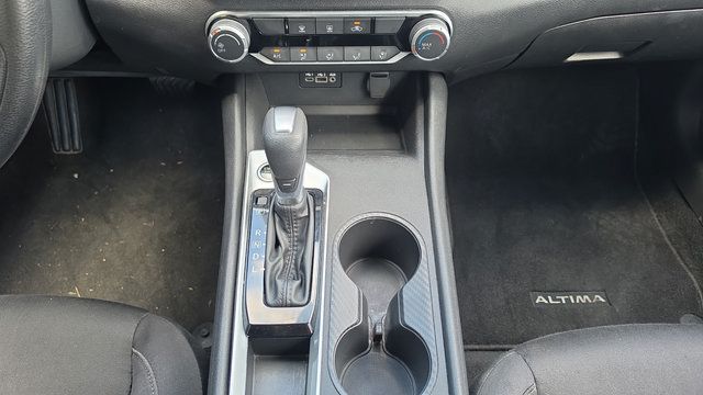 Used 2025 Nissan Altima 2.5 SV FWD image 8