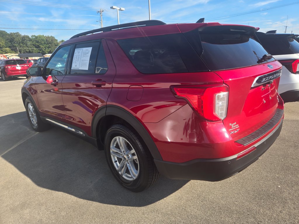Used 2022 Ford Explorer XLT AWD/4WD image 3