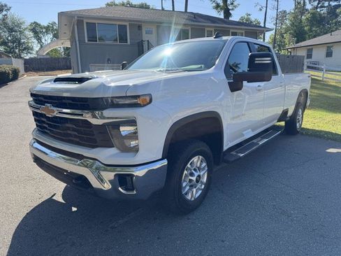 Used 2024 Chevrolet Silverado 2500 LT w/ Convenience Package AWD/4WD image 2