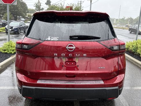 Certified 2025 Nissan Rogue SV image 5