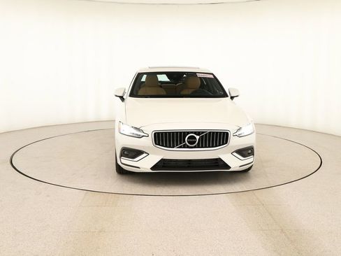 Used 2020 Volvo S60 T6 Inscription image 11