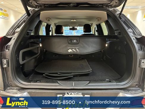 Used 2018 Jeep Cherokee Overland image 24