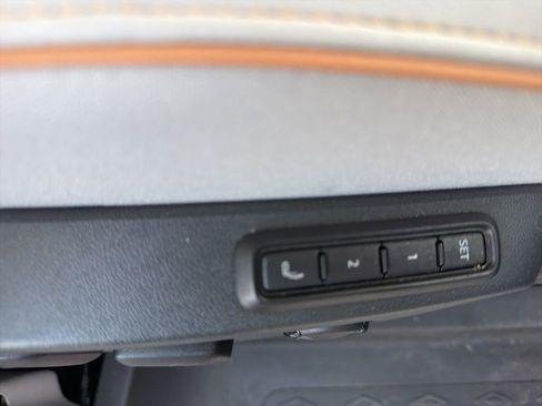 Used 2025 Volkswagen ID. Buzz 1st Edition image 20