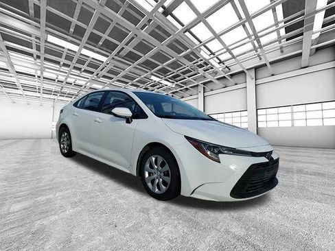 Used 2023 Toyota Corolla LE image 1