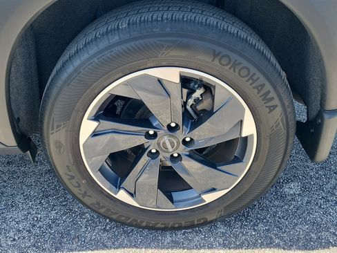 Certified 2024 Nissan Rogue SV FWD image 9