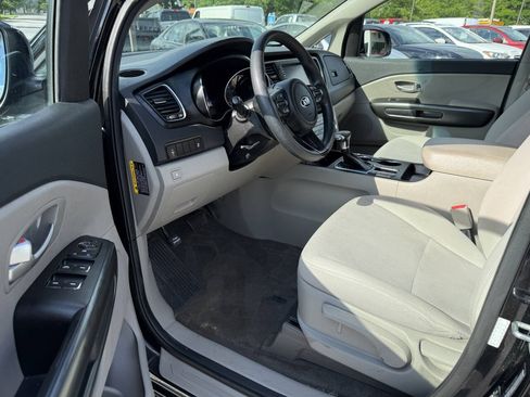 Used 2019 Kia Sedona L FWD image 12
