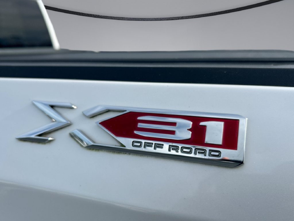 Used 2022 GMC Sierra 1500 SLT w/ SLT Premium Plus Package AWD/4WD image 19
