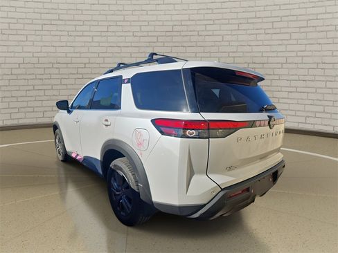 Used 2025 Nissan Pathfinder SV image 5
