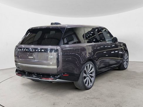 Used 2023 Land Rover Range Rover Long Wheelbase SE image 5