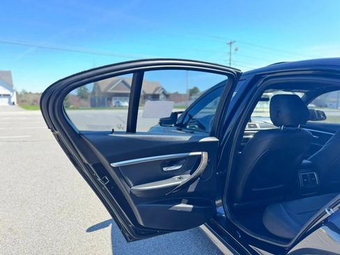 Used 2018 BMW 330i xDrive Sedan AWD/4WD image 11