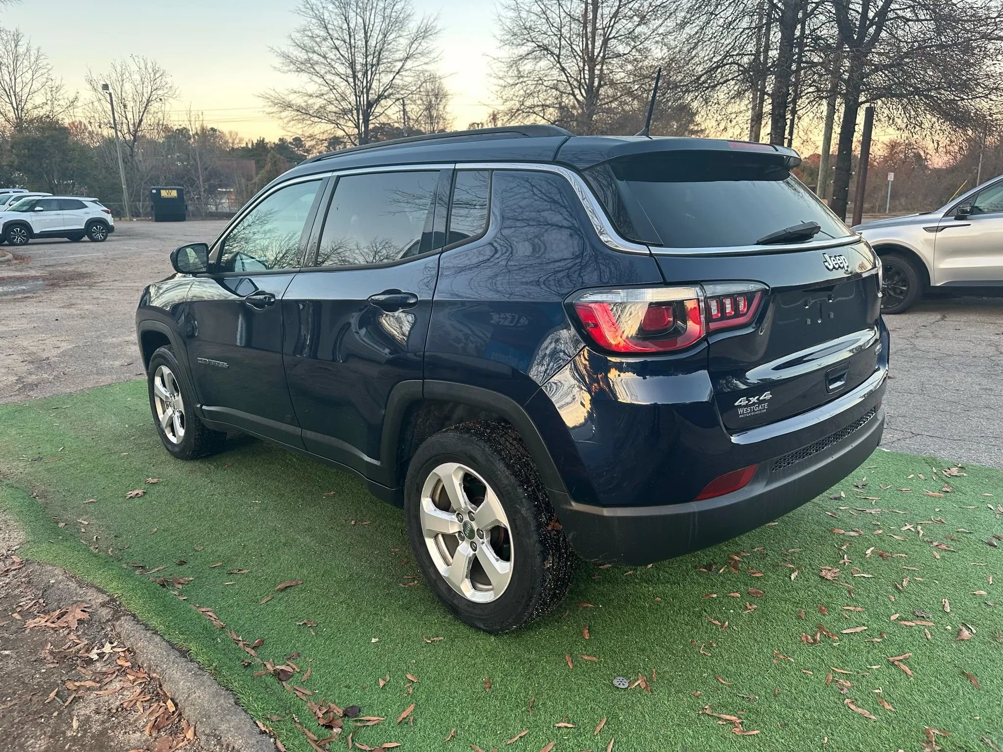 Used 2018 Jeep Compass Latitude w/ Cold Weather Group AWD/4WD image 5
