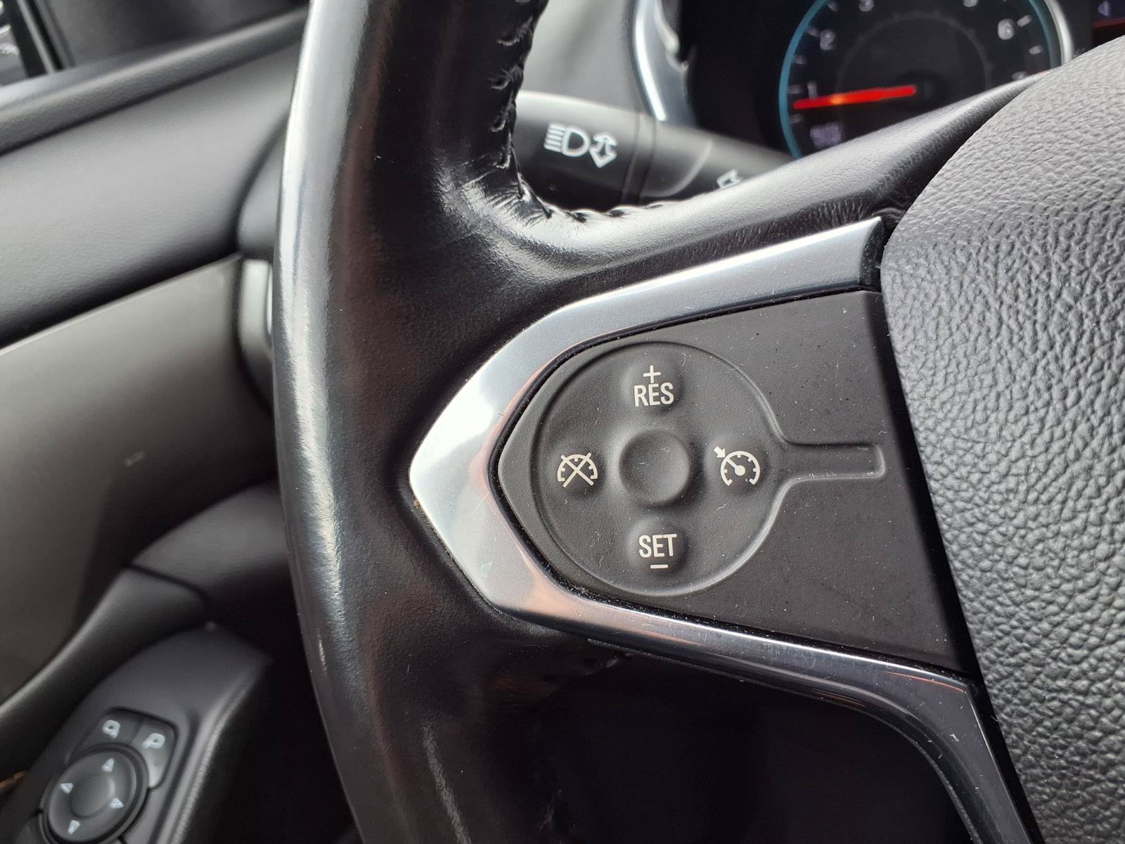 Used 2020 Chevrolet Traverse LT FWD image 12
