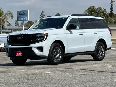 Certified 2025 Ford Expedition Active image 8