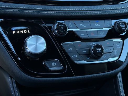 New 2026 Chrysler Pacifica Limited w/ S Appearance Package FWD image 23