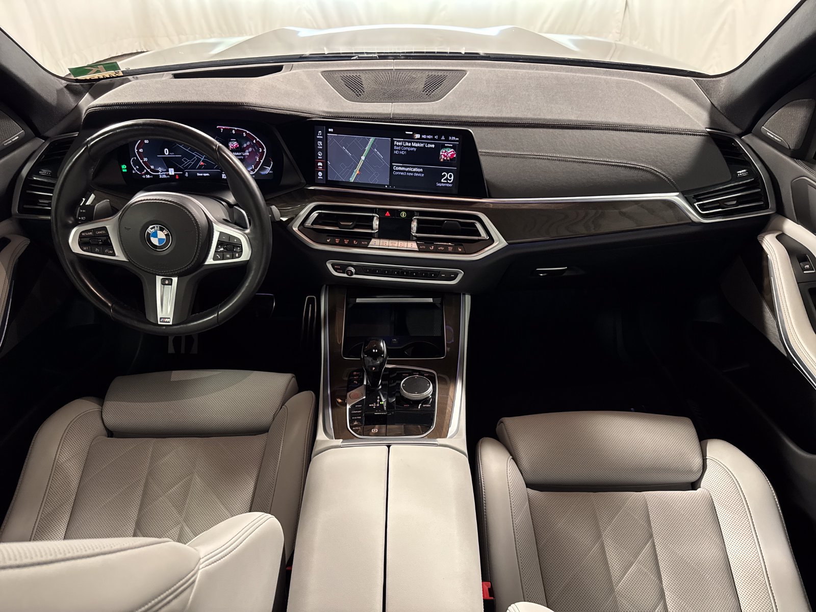 Used 2023 BMW X5 xDrive40i w/ M Sport Package AWD/4WD image 4