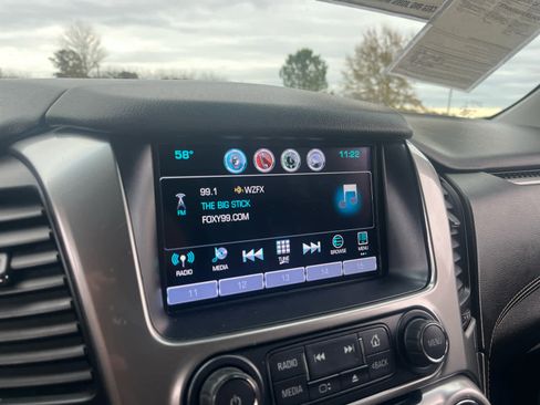 Used 2018 Chevrolet Suburban LT image 21