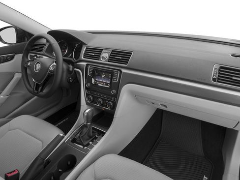 Used 2017 Volkswagen Passat 1.8T R-Line image 16