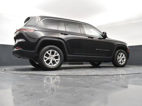 Used 2023 Jeep Grand Cherokee Limited image 24