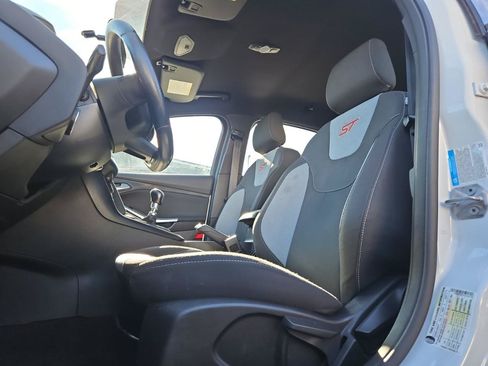 Used 2018 Ford Focus ST FWD image 22