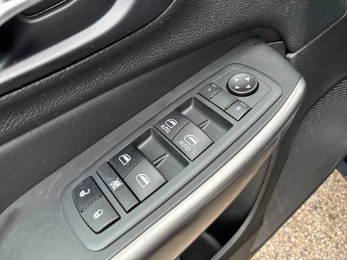 Used 2021 Jeep Cherokee Limited w/ Elite Package AWD/4WD image 24