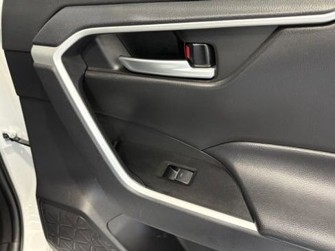 Used 2025 Toyota RAV4 XLE FWD image 26