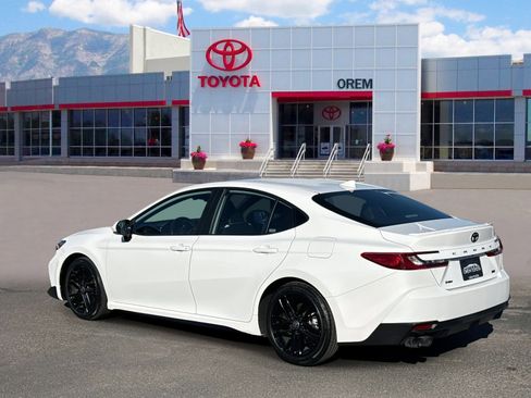 Used 2025 Toyota Camry SE image 5