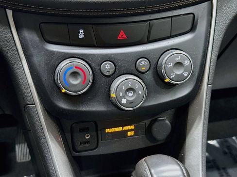 Used 2019 Chevrolet Trax LS AWD/4WD image 18