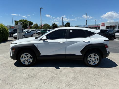 Certified 2025 Hyundai Kona SE AWD/4WD image 9