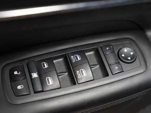 Used 2022 Jeep Grand Cherokee Limited AWD/4WD image 17