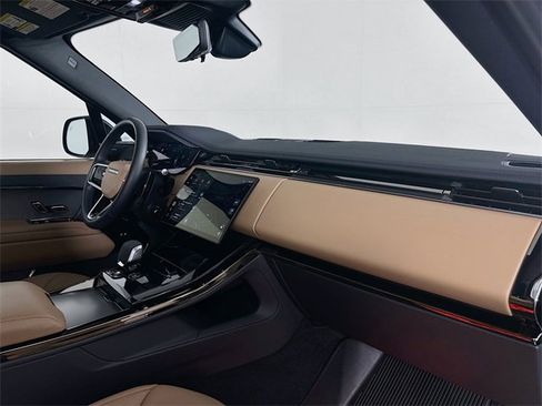 Used 2025 Land Rover Range Rover Sport SE image 26