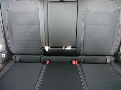 Certified 2022 Volkswagen Taos SE image 13