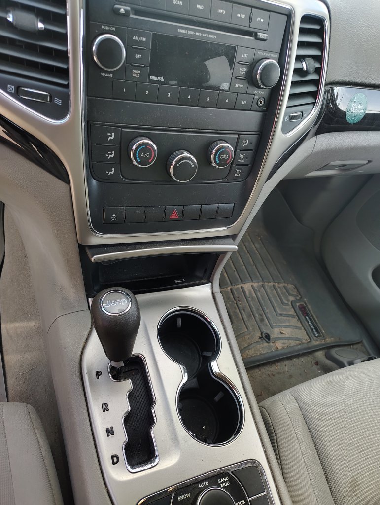 Used 2012 Jeep Grand Cherokee Laredo w/ Laredo E Group AWD/4WD image 12