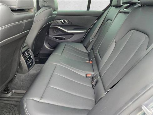 Used 2025 BMW 330i Sedan w/ Premium Package RWD image 19