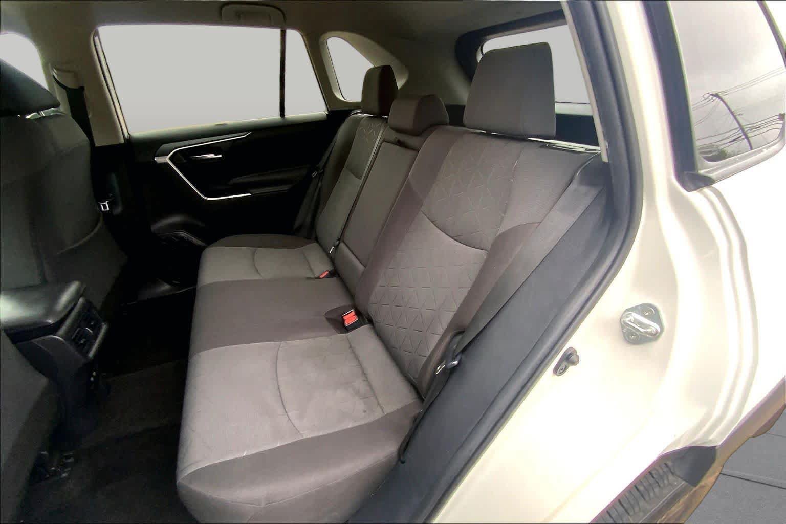 Used 2020 Toyota RAV4 XLE FWD image 20