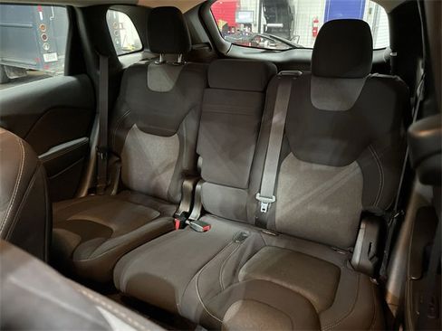 Used 2016 Jeep Cherokee Sport image 26