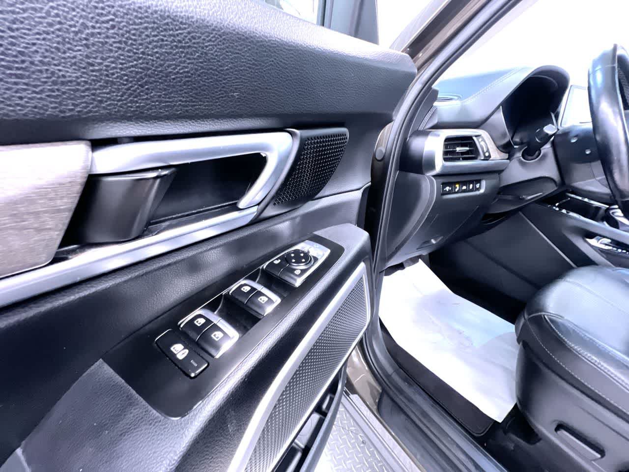 Used 2020 Kia Telluride EX w/ EX Premium Package AWD/4WD image 12