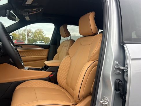 New 2025 Jeep Grand Cherokee Summit AWD/4WD image 15