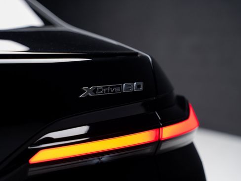 Used 2023 BMW i7 xDrive60 w/ Executive Package 2 image 31