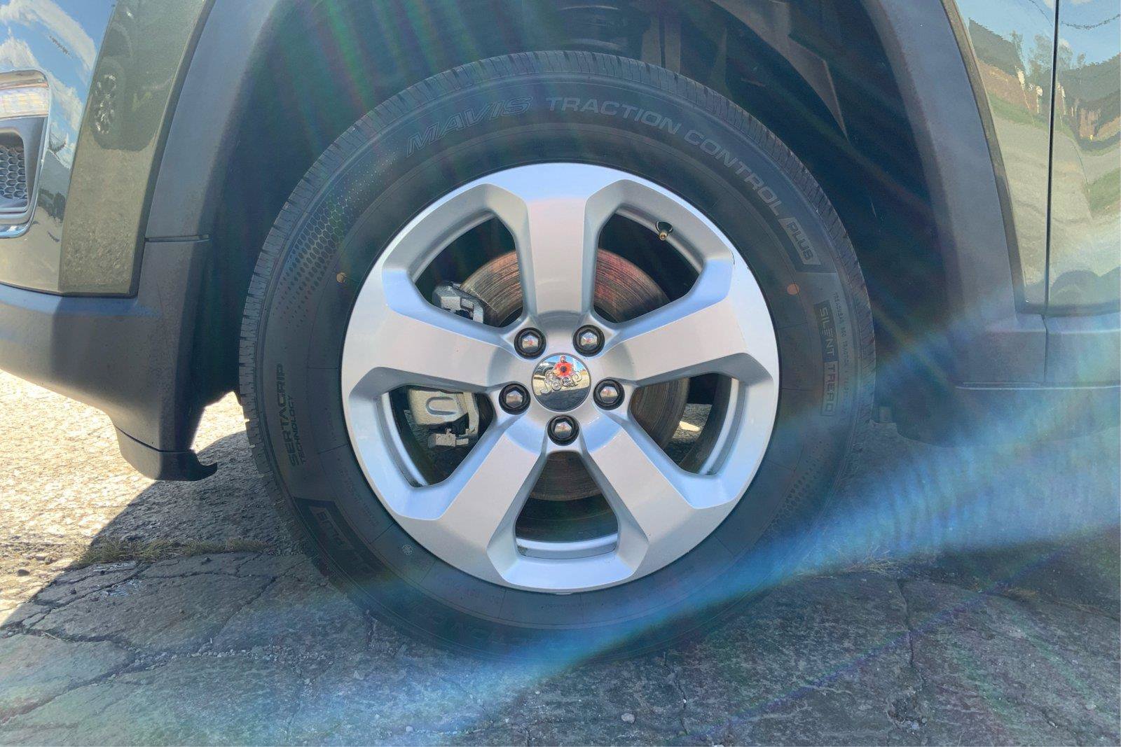 Used 2018 Jeep Compass Latitude w/ Cold Weather Group AWD/4WD image 30