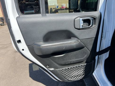 Used 2018 Jeep Wrangler Unlimited Sahara w/ Uconnect 4C Nav & Sound Group AWD/4WD image 28