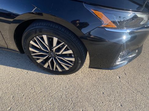 Used 2024 Nissan Altima 2.5 SV image 4