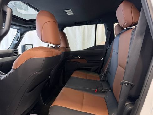 Used 2024 Lexus GX 550 w/ Accessory Package (Z1) AWD/4WD image 20