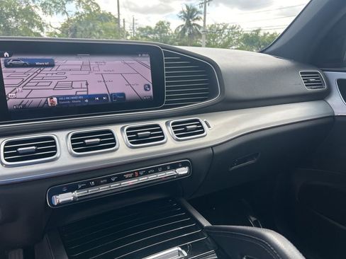 Used 2024 Mercedes-Benz GLE 450e 4MATIC image 11