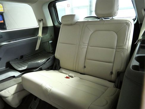 Used 2022 Lincoln Navigator Reserve image 16