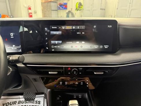 Used 2025 Nissan Kicks SR AWD/4WD image 25