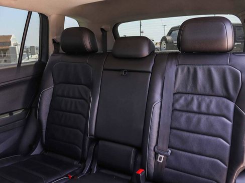Used 2018 Volkswagen Tiguan SEL Premium FWD image 19